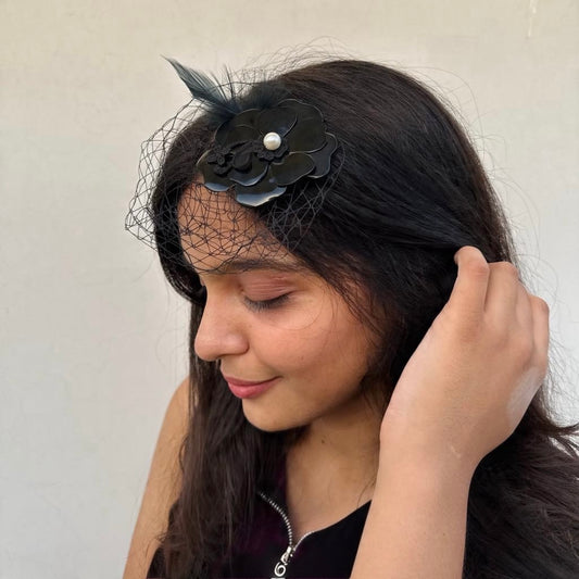 Black Minimal Luxe Birdcage Veil