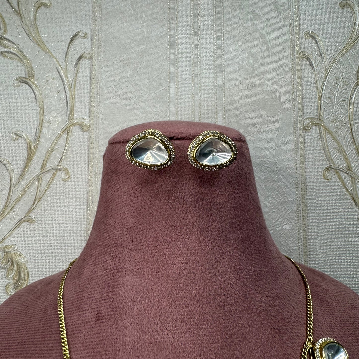 Choker-Style Moissanite Kundan Necklace Set