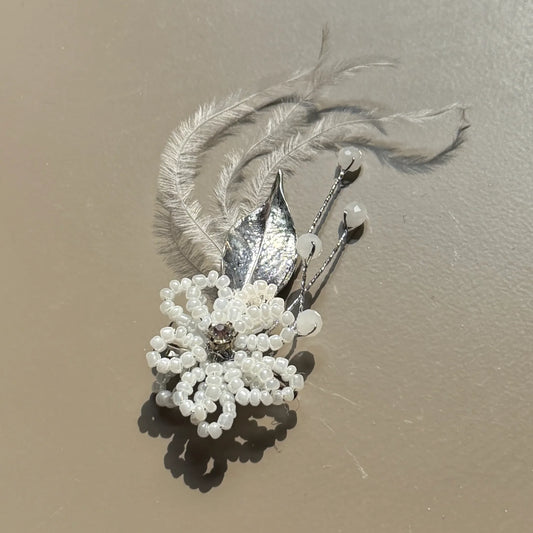 Feather Bloom Hair Clip – White & Silver