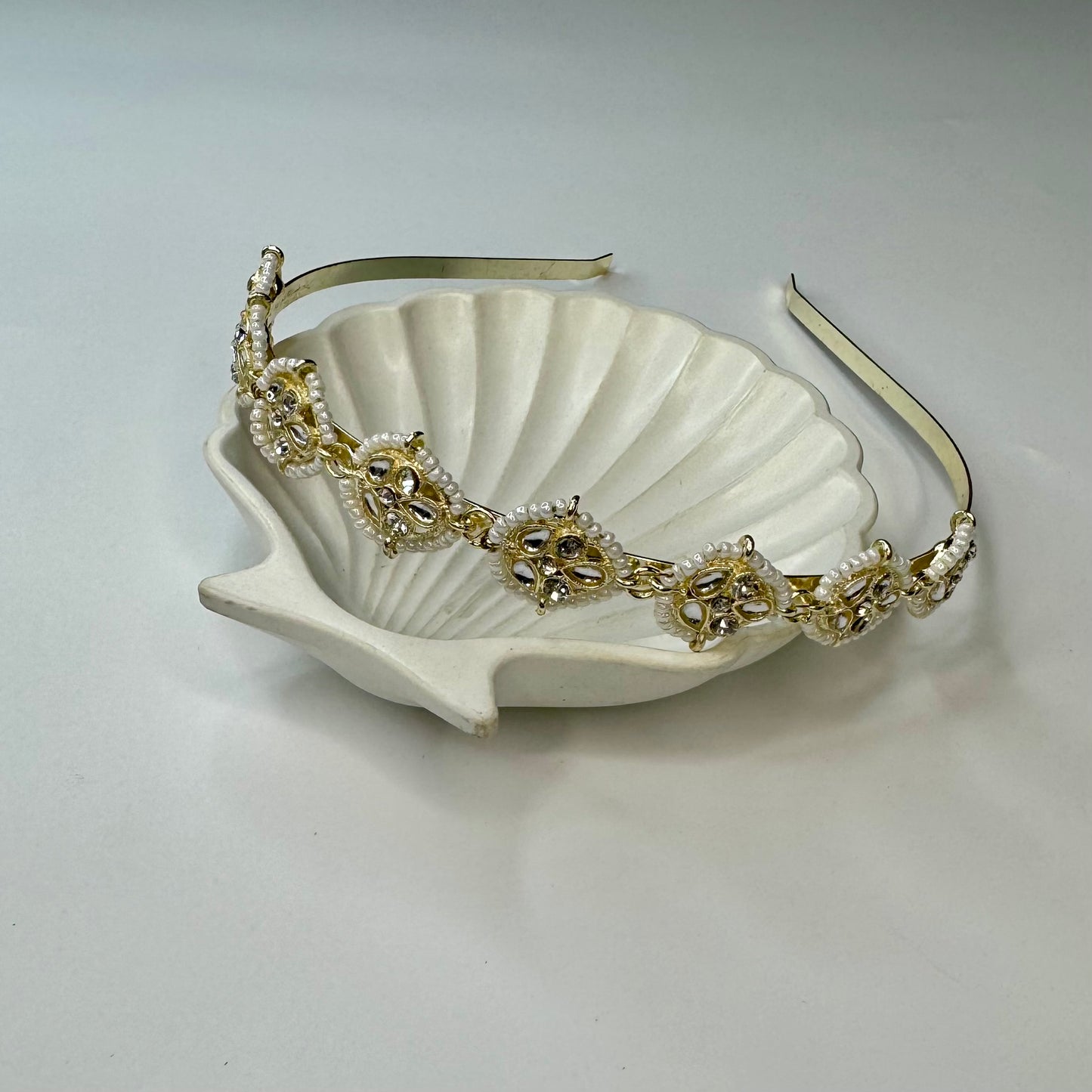 Pearl & Kundan Diamond Motif Hairband – Wedding Statement Accessory