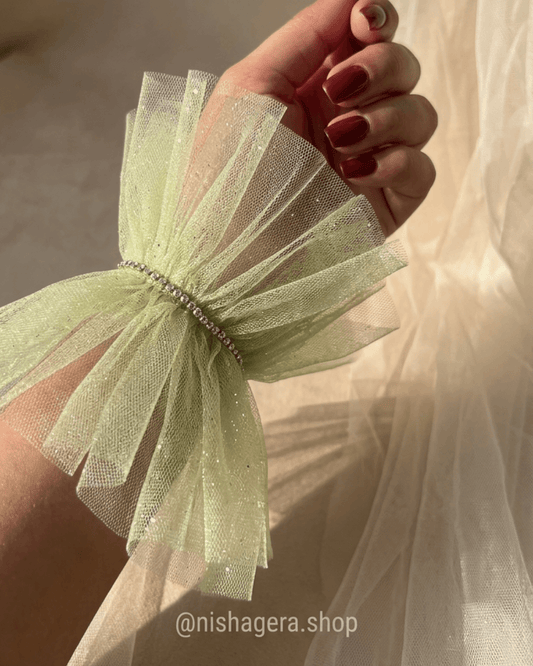 pastelgreen ruffled gloves
