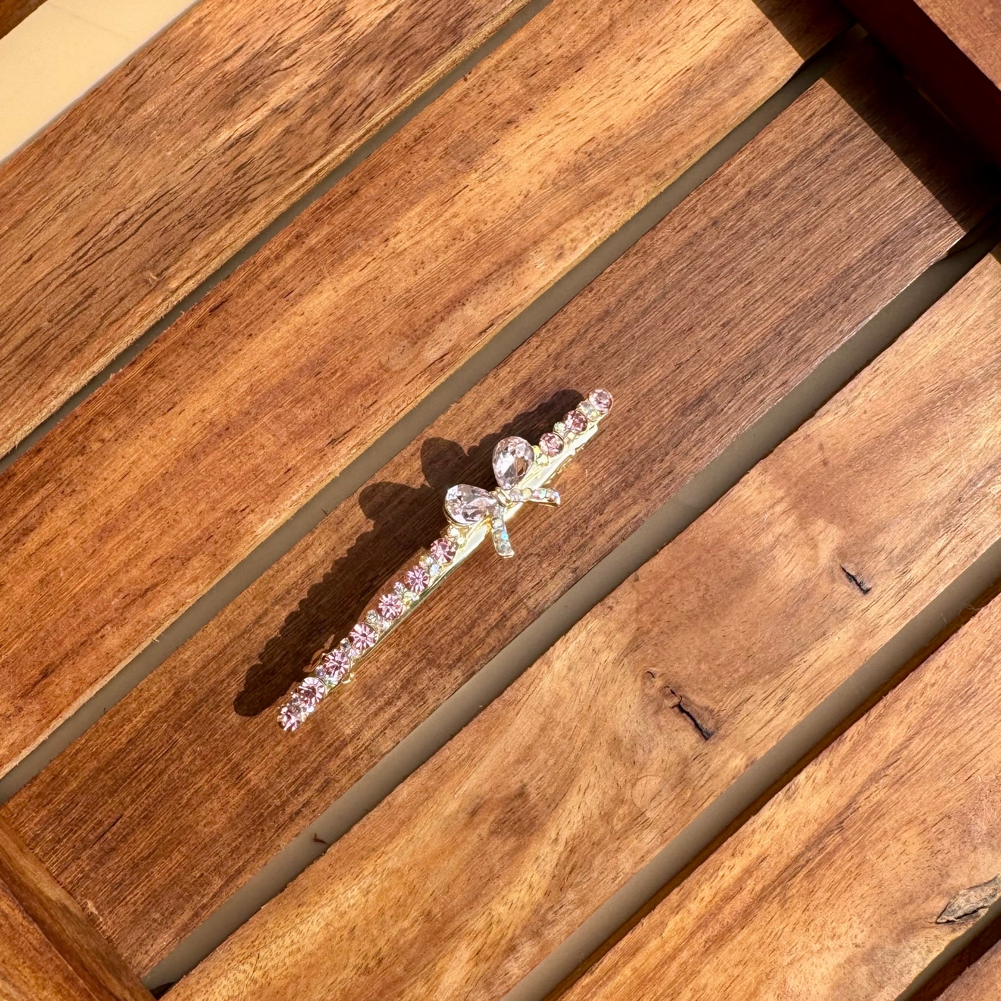 All-pink stones for a full blush effect | Hair Clip