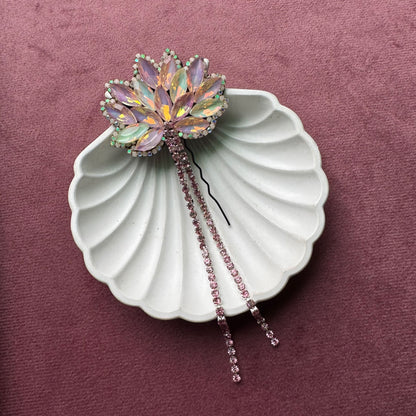 Decorative hairpin with gemstones