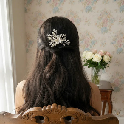 Pearl Petal Spark Hairpin