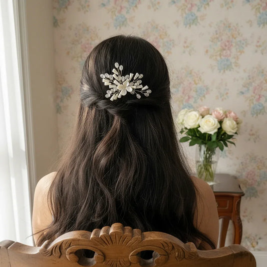 Pearl Petal Spark Hairpin